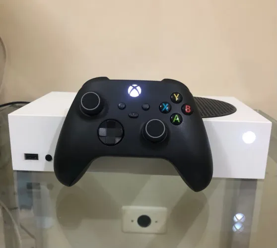 Xbox Series S + Controle Original + 2 jogos