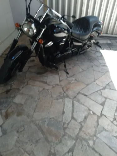 Motos