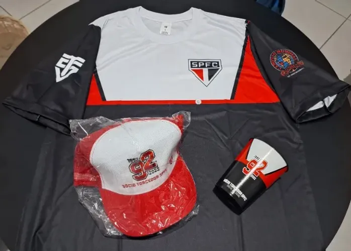 Kit do São Paulo Futebol Clube Edição Limitada Sócio Torcedor: Homenagem aos 30 anos 92/22
