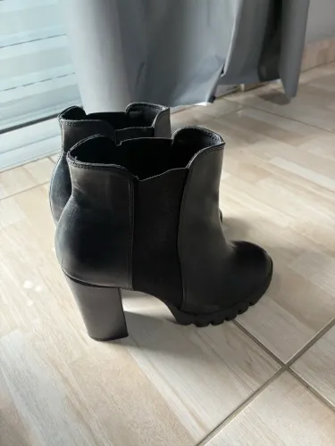 Bota coturno salto alto preta
