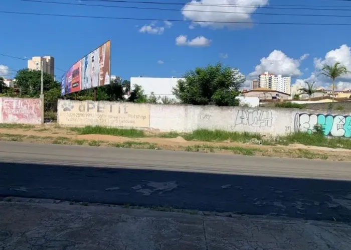 Área para locação - 1.736m² de área total - Bairro Candeias