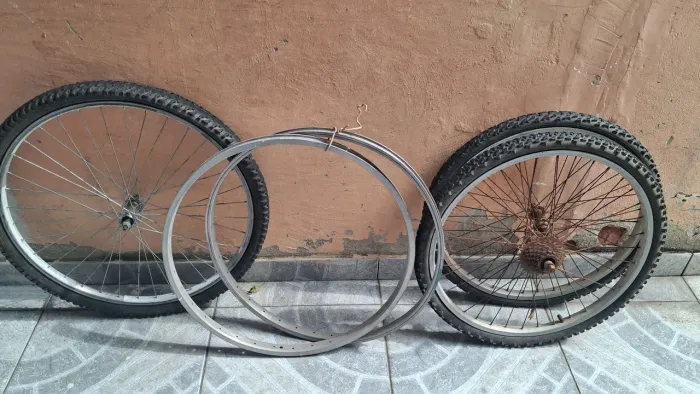 Vendo Rodas e Aros de bicicletas (Ler Anúncio)