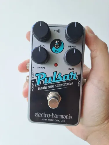 Eletro Harmonix Pulsar Tremolo Nano Tremolo Stereo Analógico