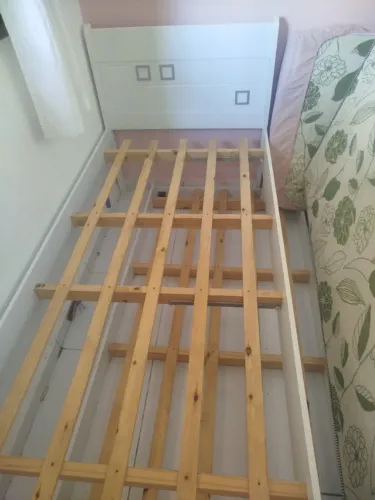 Cama de solteiro com cama auxilar