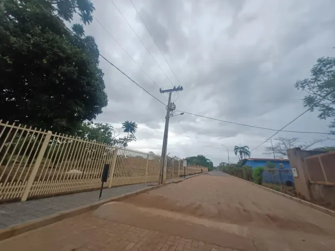 Vendo chácara no incra 7 atrás do atacadão dia a dia dentro de condomínio alto padrão