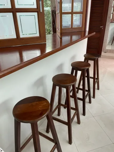 Kit com 4 banquetas de madeira maciça - Altura 75 cm - Ótimo estado