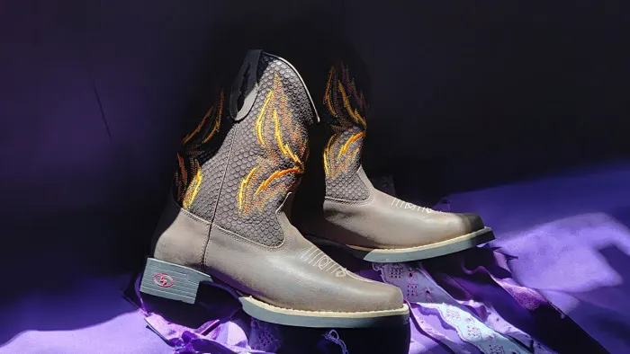 Bota Laço de Prata tamanho 39