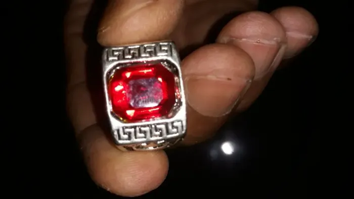 Anel Com Pedra Vermelha