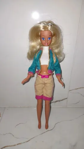 Antiga boneca Barbie estrela Skipper 