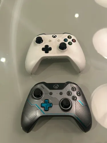 2 controles Xbox one perfeito estado