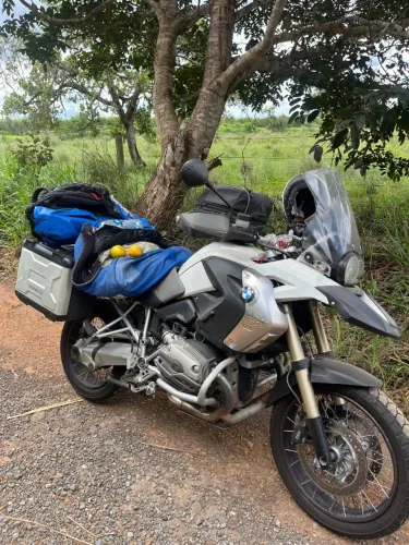 magnifica moto de viagem pronta para Ushuaia
