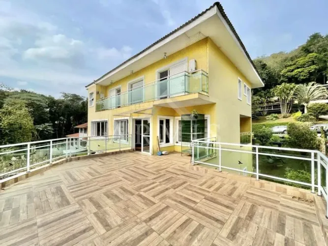 Casa em condomínio fechado contemporânea em Itapevi para Venda