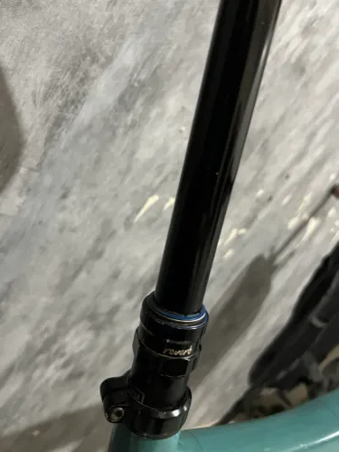 Canote retratil Rockshock Reverb Hidráulico 