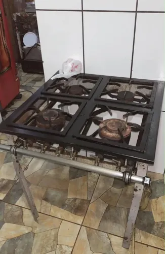 Vende se barato para fins comerciais 