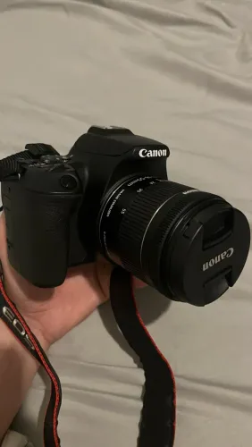 Canon EOS 250D + Lente EF-S 18-55mm IS STM