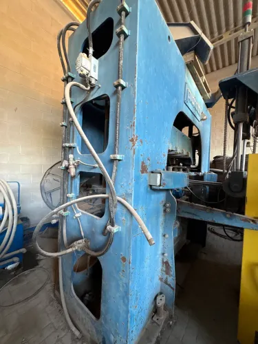 Máquina de Blocos de Concreto Piorotti 900