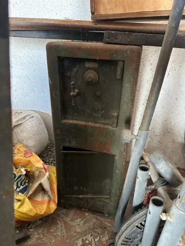 Cofre antigo NÃO SEI O SEGREDO