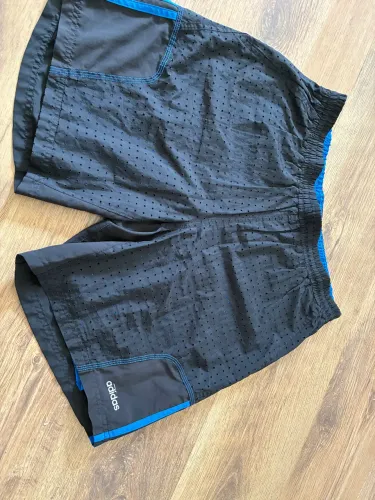 Bermuda adidas. Original tamanho M