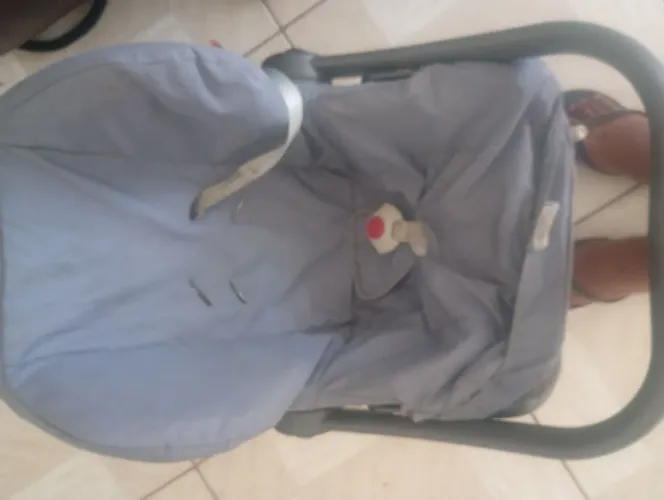 Vendo cadeira de bebê conforto