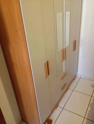 Guarda roupa novo 2 meses de uso so nenhum defeito