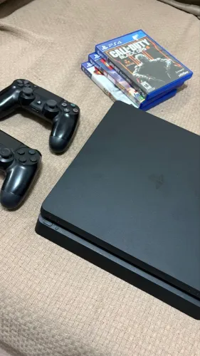 PlayStation 4 + 2 controles + vários jogos 