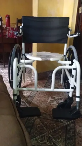 Cadeira de banho nova sem uso 