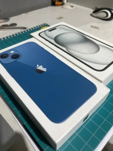 CAIXA DE IPHONE 13 E 15 COM ACESSÓRIOS