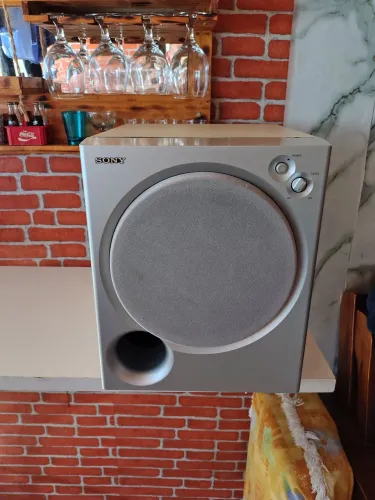 Subwoofer ativo Sony impecável graves fortes. leia