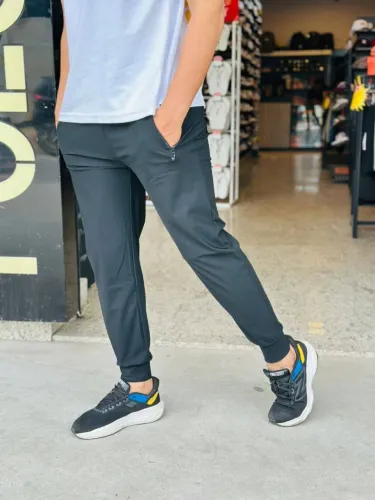 Calça de elastano importada