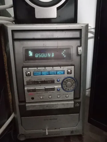 Vendo um mini sistem funcionando só AM e FM o CD toca as vezes mas abre a gaveta de CD 
