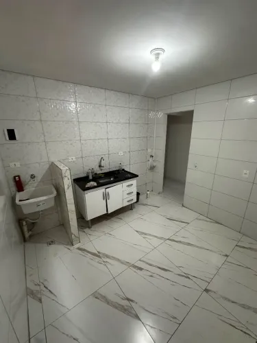 Aluga se casa 2 quartos ( não disponível) foi alugado
