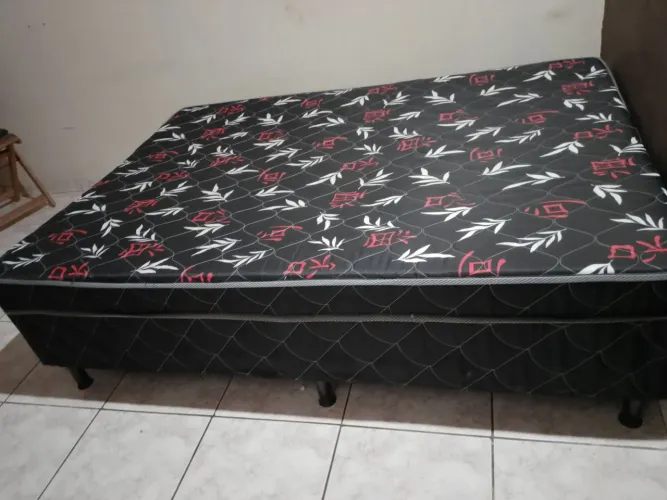 Vendo cama semi-nova casal padrão.