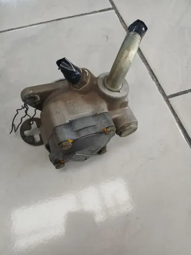 Bomba direção hidráulica. FORD CARGO.