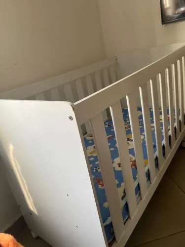 Vendo berço seminovo com colchão 