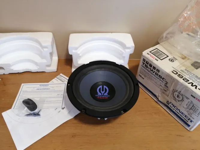 Subwoofer Pioneer 10" TSW26C Zero, na Caixa!