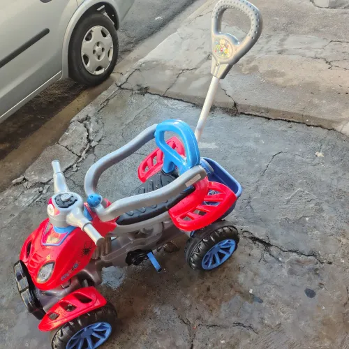 Carrinho Infantil Passeio e Pedal Quadriciclo 2 em 1 - Spider Homem Aranha - Maral