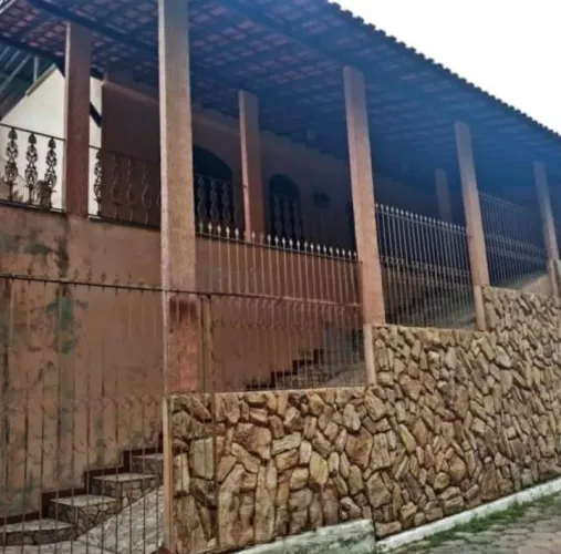 Casa à Venda em Lima Duarte-MG 