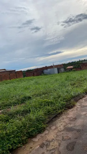 Lote de 250 m² à venda no Residencial Sales, em Luzimangues