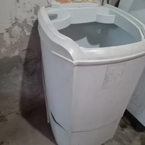 Vendo geladeira e tanquinho