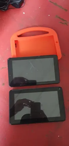 Vendo 2 tabletes (leia a descrição)
