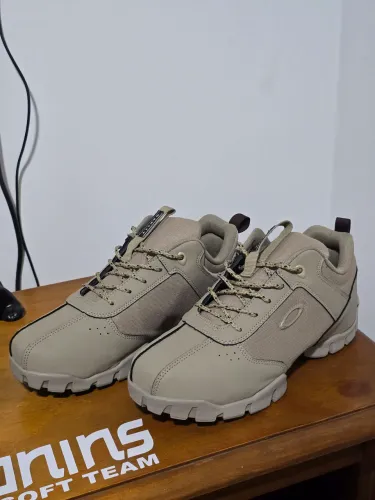 Bota botinha oakley