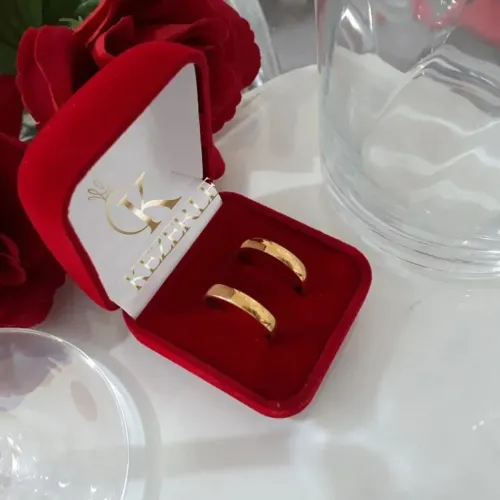 Promoção semi jóias par de alianças 80 reais ja na caixinha de veludo 