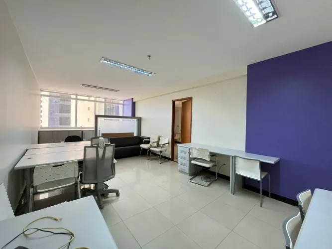 Sala comercial a venda no caminho das árvores no Thomé de Souza