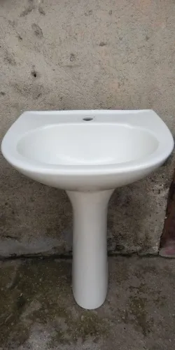 Pia de banheiro em ótimo estado