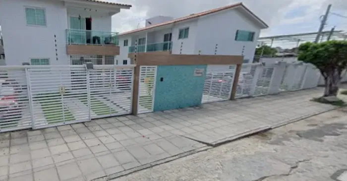Casa em condomínio fechado no bairro do Cordeiro