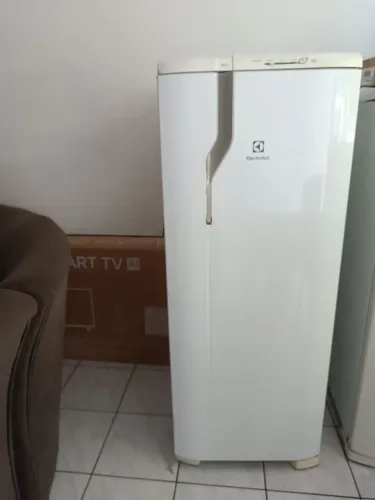 Geladeira Electrolux RE31 (Usada) - Funcionando / Para Desapego Rápido