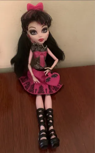 boneca monster high draculaura
