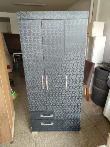 Guarda roupa de solteiro