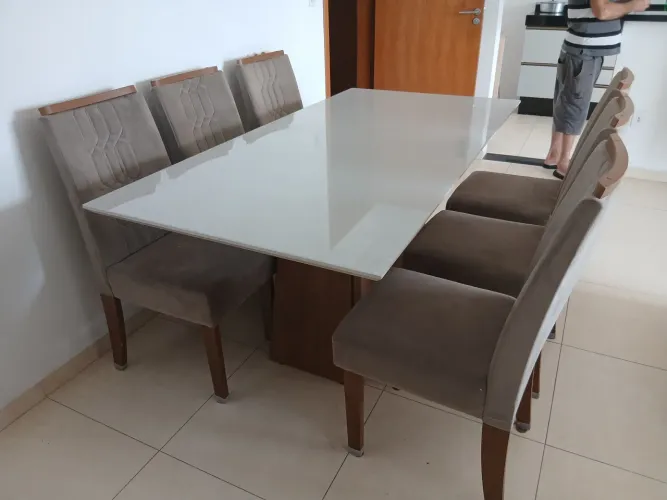 Mesa com 6 cadeiras seminova pouco uso. 1.80x0.90.