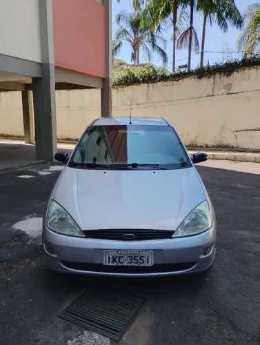 Ford Focus 1.8 16V 5P 2001